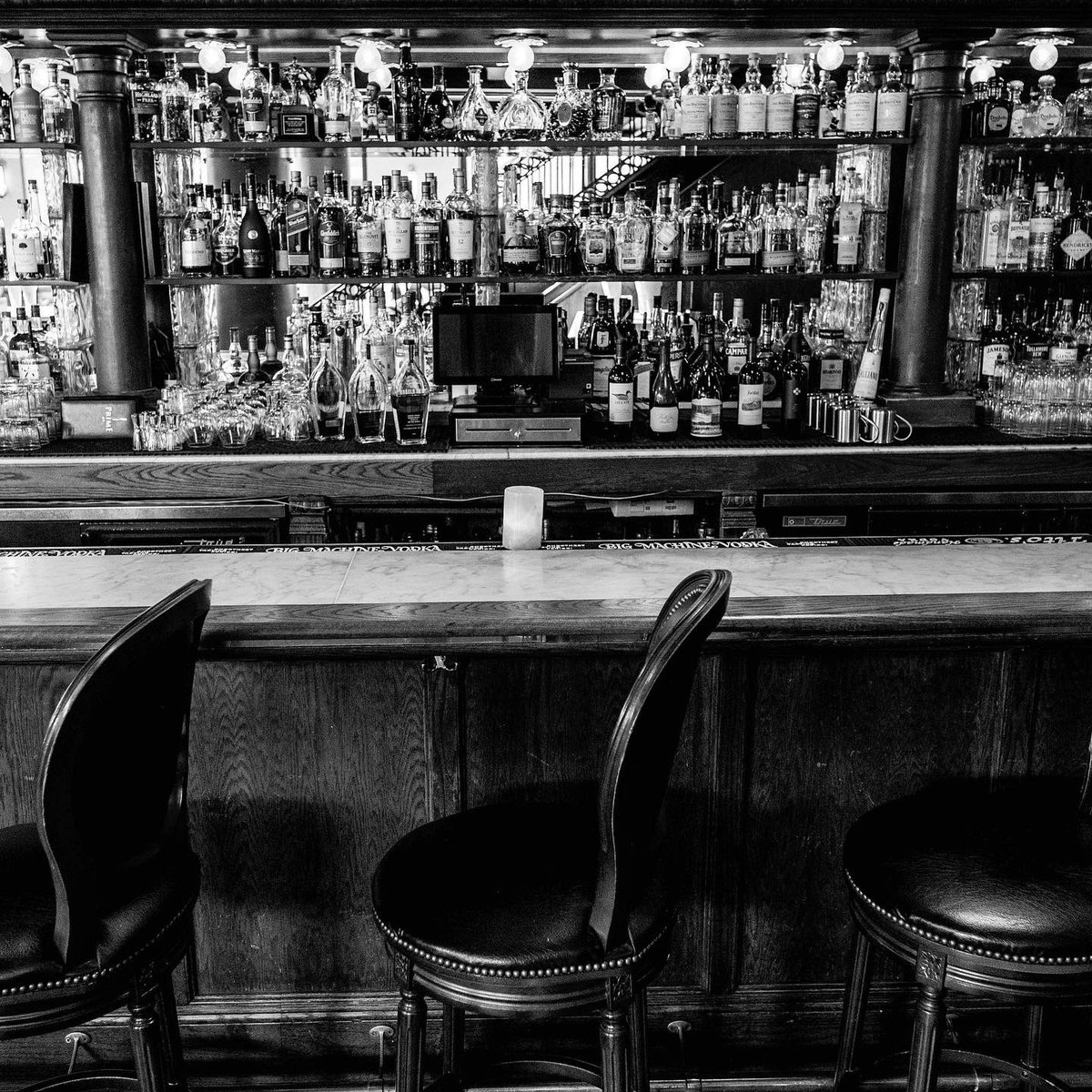 Cheers to the weekend! 🥂

Our bar opens daily at 4:30pm and with our spirit &amp; wine selection, the possibilities are endless! 

#Letsprime #Weekend #Cocktails