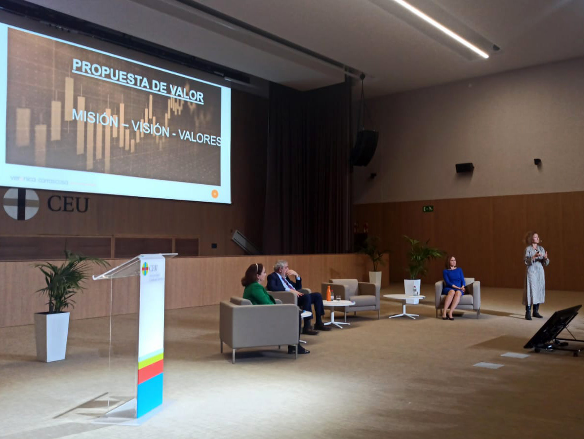 “50 Años formando farmaCEUticos": premios para estudiantes, antiguos alumnos y profesores, entregados por <a href="/micofvlc/">Micofvlc</a>, Fedefarma <a href="/Fede_al_dia/">Grup Fedefarma</a> y <a href="/uchceu/">Universidad CEU UCH</a>, y una interesante charla a cargo de la formadora y coach <a href="/veronicacoach/">Veronica Carrascosa</a>. ¡Feliz aniversario!