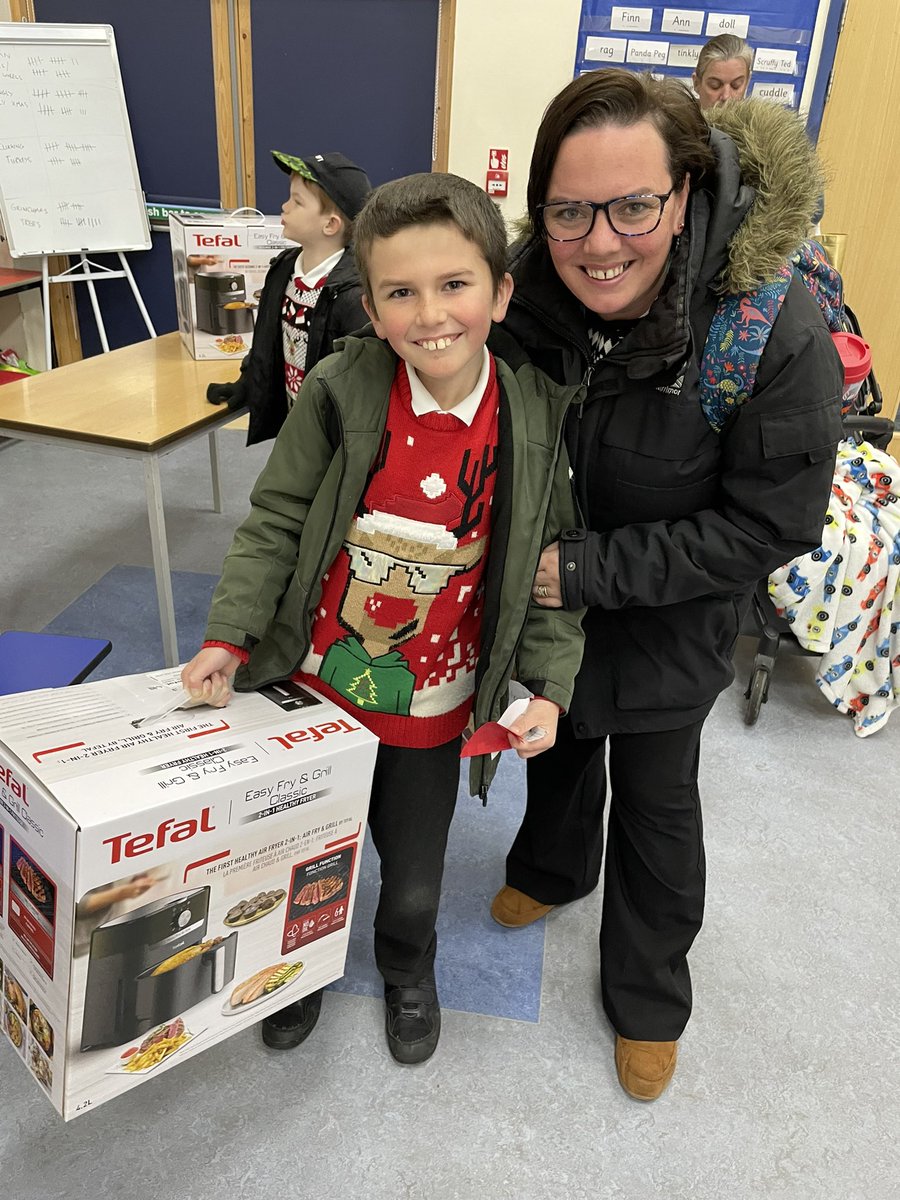 FoxholeLearning's tweet photo. Thanks to our friends @Ocean_Housing we have been able to support 2 local families by providing them with a brand new air fryer. In the process we have raised £130 which will go to support families in need within our school community. Thank you  🙏 https://t.co/QQjRU1kp5e