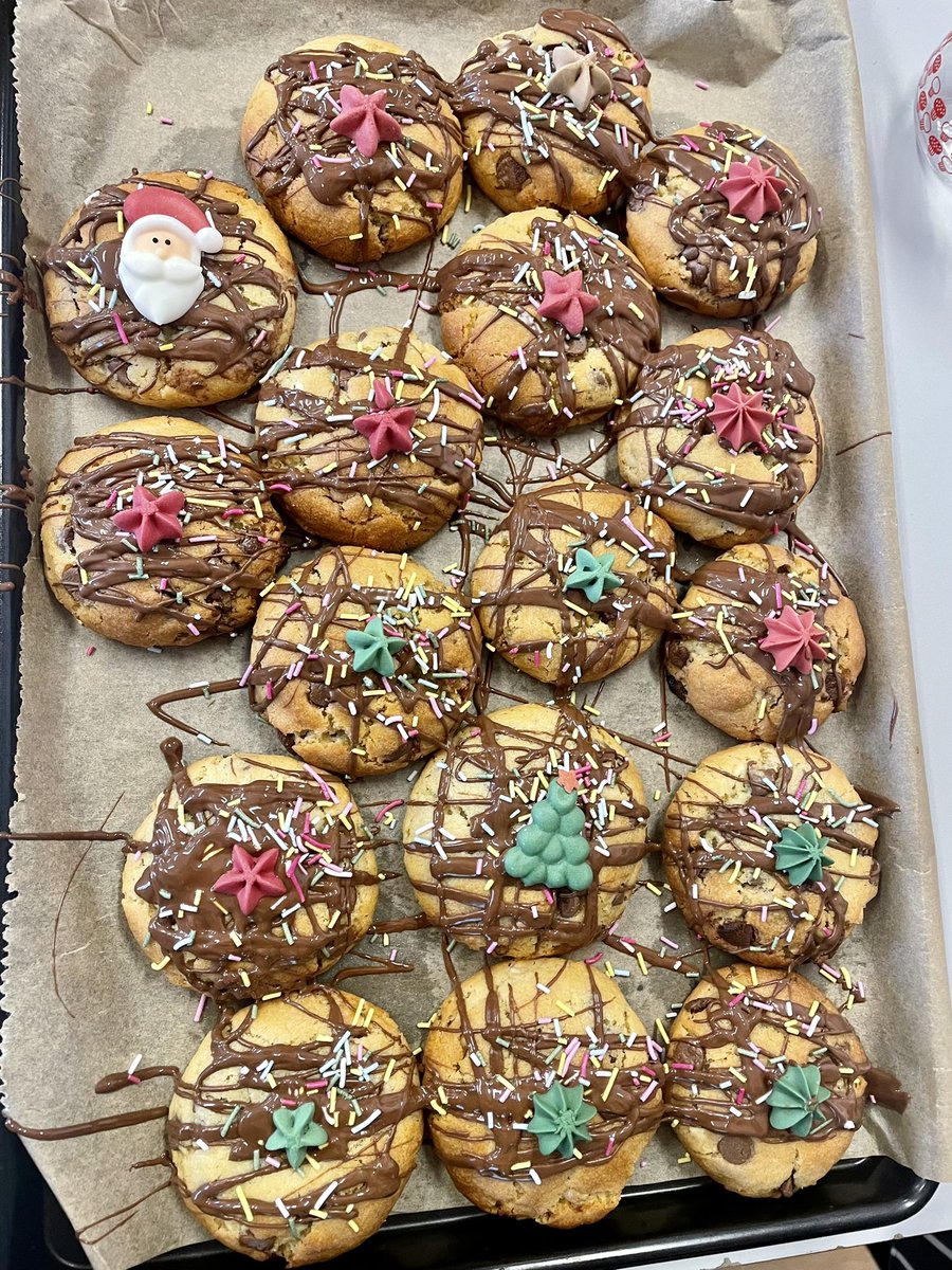 Our 6th years! All star bakers 🎄✨ their last Christmas cookery in <a href="/lusk_cc/">LuskCC</a> 🥹✨