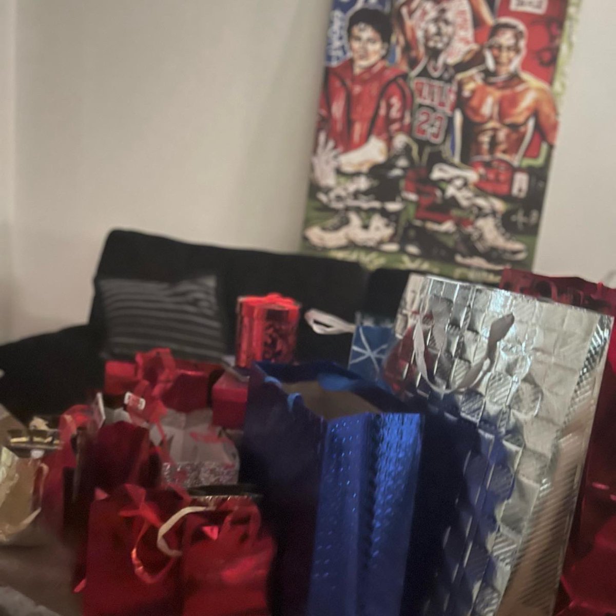 BossmanTheGod's tweet photo. Bossman Fans I got y’all #freegifts #bossmanthegift #giftszn https://t.co/0SOS7CW7cb