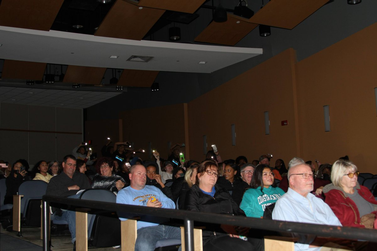 St_GeorgesTHS's tweet photo. We love our Hawks! Thanks for all who participated in the B+ Talent Show! Thanks to your support we raised over $2,000 to help families battling childhood cancer. #NCCVTWorks #Hawklidays @ChadHarrisonSG @fhansonic #TalentShow https://t.co/uiQGEUF3Mz
