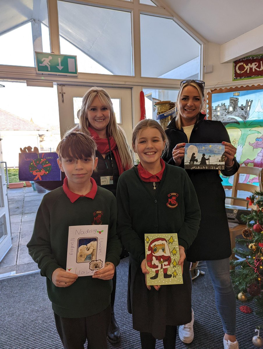 MorfaRhianedd's tweet image. Pawb wedi mwynhau cael y cyfle i greu cardiau Nadolig i @CartrefiConwy eto leni!! 

Thank you Cartrefi Conwy for the chance to make Christmas Cards again this year for our community! 

🎄🎵⭐️🎅🎁