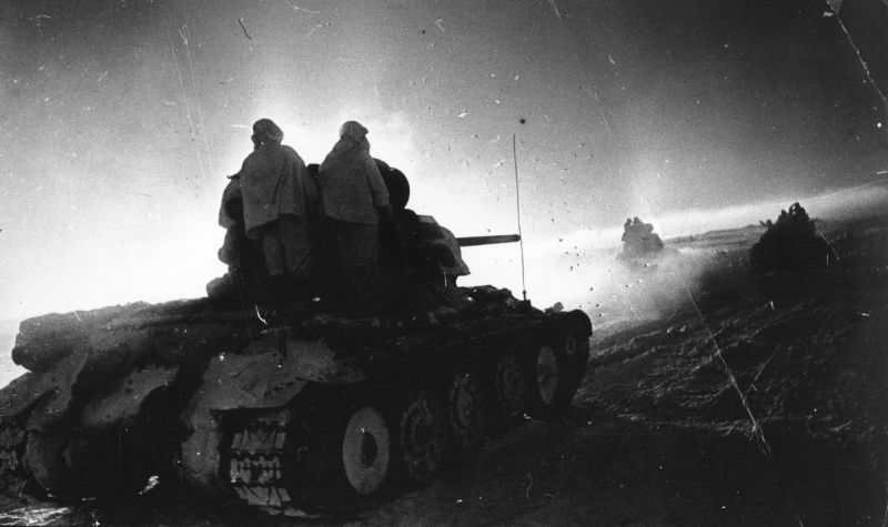 Tank_Archives's tweet photo. The Middle Don Offensive Operation (codenamed Little Saturn) began #OTD in 1942. The Red Army cut off any possibility of relieving Paulus at Stalingrad, destroying several Italian and Romanian units as well as dealing serious losses to German divisions. #tanks #history #WW2 https://t.co/DeiovAmR2i