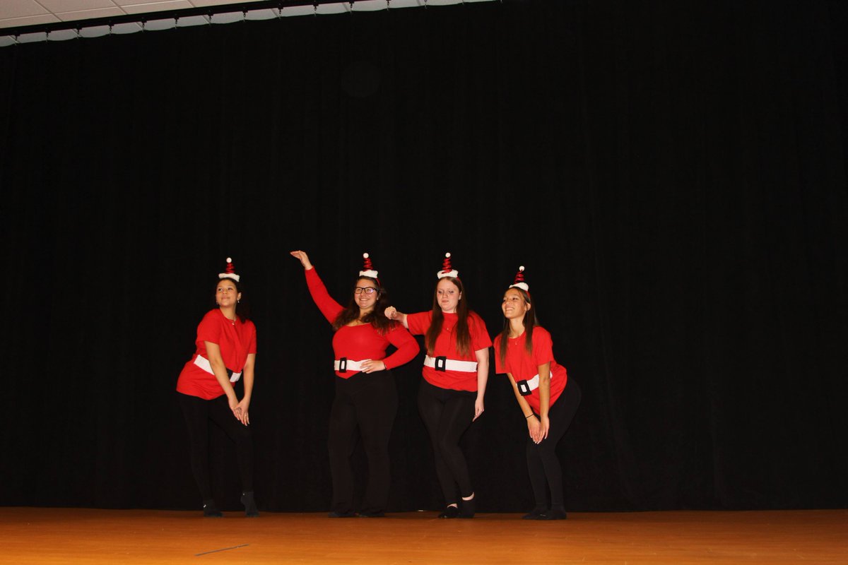 St_GeorgesTHS's tweet photo. We love our Hawks! Thanks for all who participated in the B+ Talent Show! Thanks to your support we raised over $2,000 to help families battling childhood cancer. #NCCVTWorks #Hawklidays @ChadHarrisonSG @fhansonic #TalentShow https://t.co/wQhVh7c2Zw