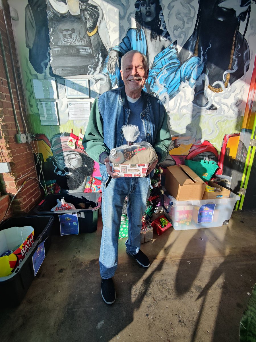 ProjectReleaf's tweet image. CONGRATULATIONS DALE! 🎉😁 He won our @Wyld_Canna raffle giveaway for one our #12DazeOfChristmas sales!! 🎄🔥🎟️ #ProjectReleaf #CannabisCommunity #RaffleGiveaway #WinnerWinnerCannabisDinner