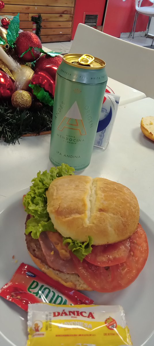 Cuchufffo's tweet photo. #ALMUERZO 🍽 🍻

#CFKLPQTP 

#CFKCHORRA 

#CFKLadronaDeLaNacionArgentina https://t.co/Iz4hC63zur