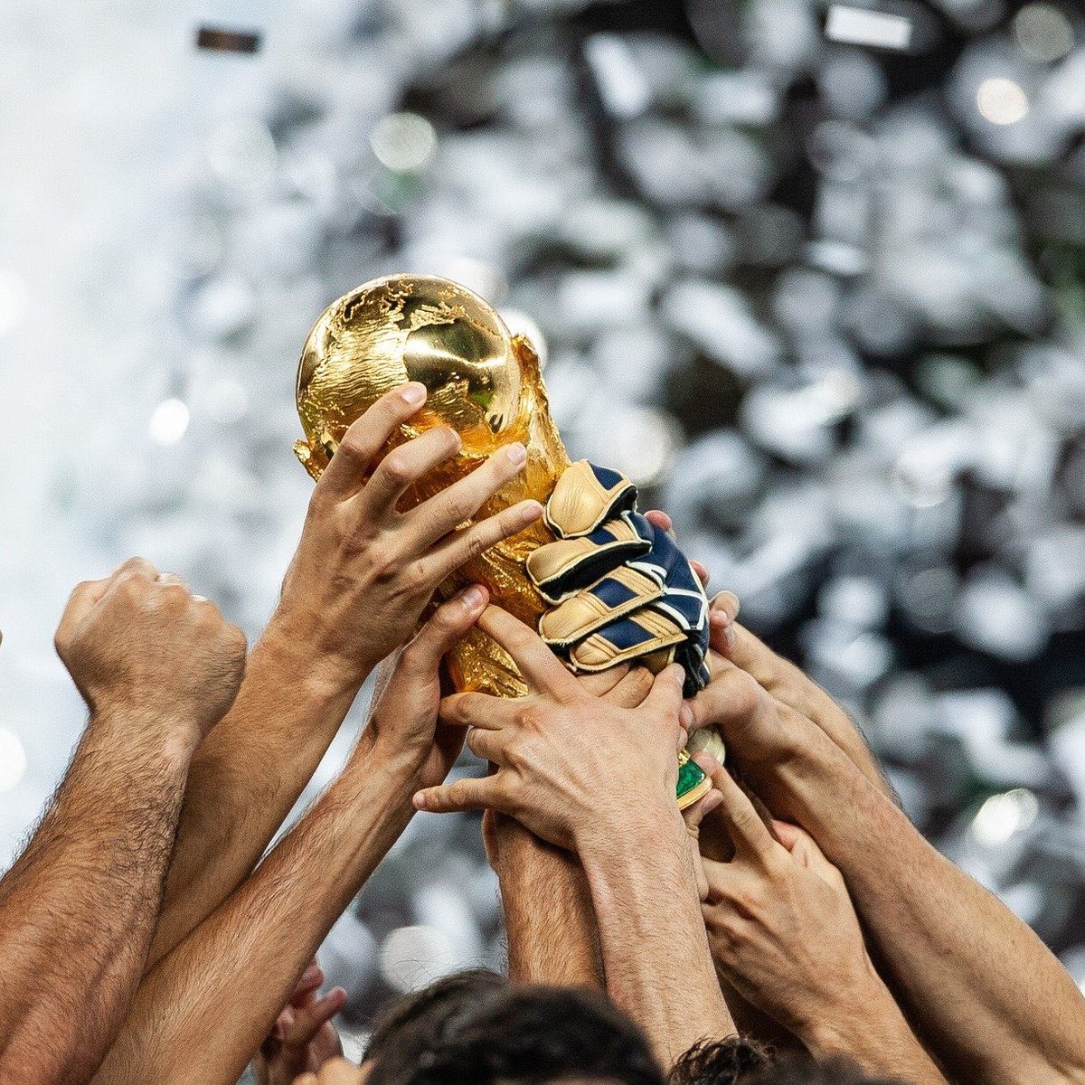 🏆 أول نهائي كأس عالم تابعته كان في عام ..........