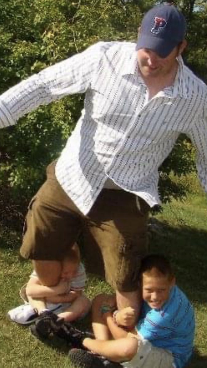 5Engle's tweet photo. Loved seeing this picture today of Todd with Drew and Brady!!!  #unclebubba https://t.co/UxUxDQFhfH