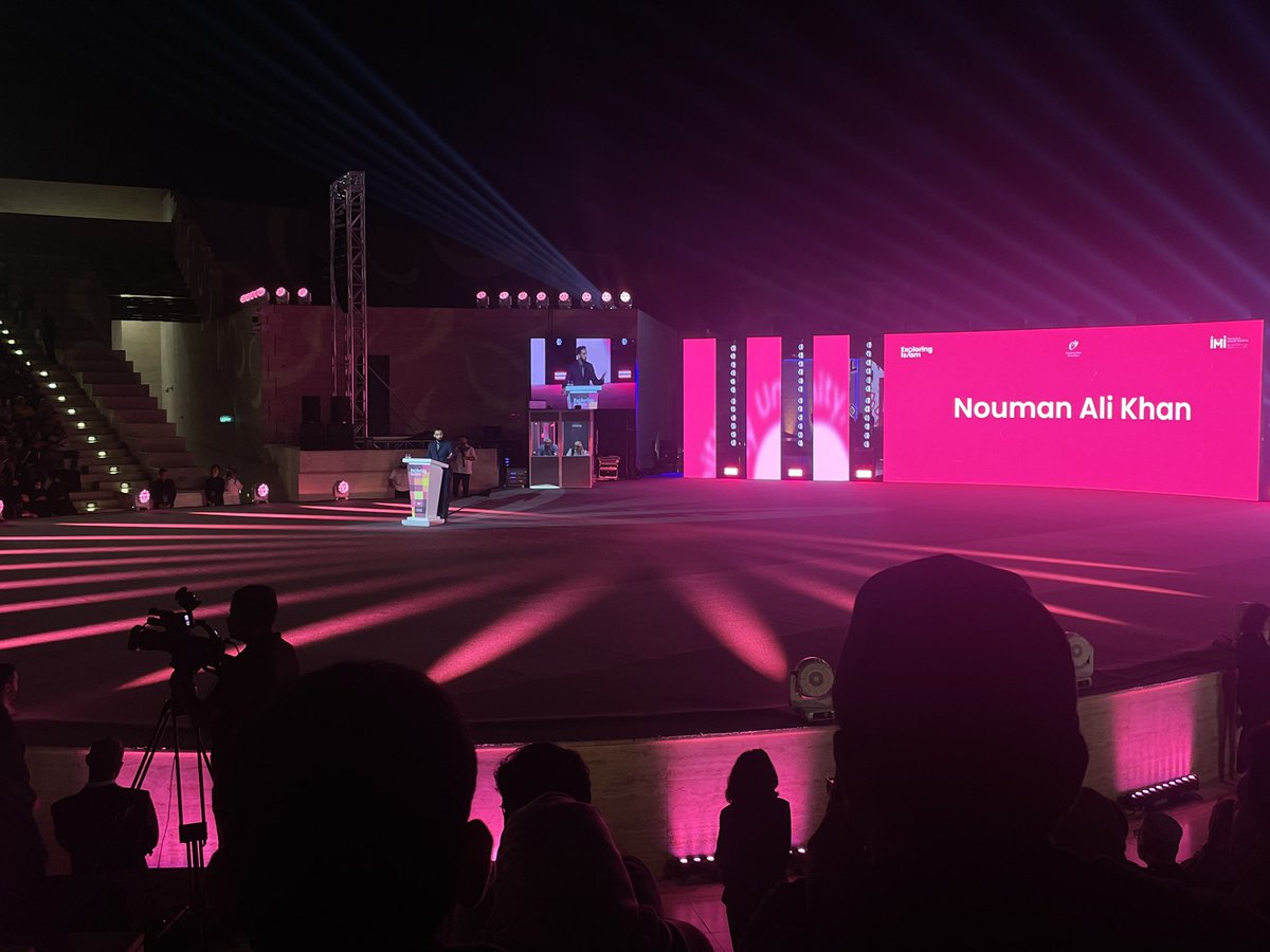 MohamedASalad's tweet photo. Thousands of Muslims and Non Muslims gathered to learn and listen to a lecture about Islam.

Every day this month there has been a new opportunity to learn about the religion. @explrislam has worked tirelessly throughout this month to grow Islam. Alhamdulillah!!🙏🏾❤️ https://t.co/e6SEGLvYCC