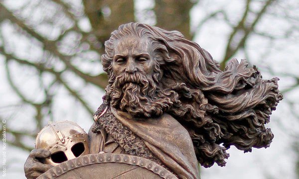 SvenTystnad's tweet photo. Eric Haraldsson (died 954), nicknamed Bloodaxe and Brother-Slayer, ruled as King of Norway from 932 to 934, and twice as King of Northumbria: from 947 to 948, and again from 952 to 954. #FlowingLocks https://t.co/6nkt9mnZ2J
