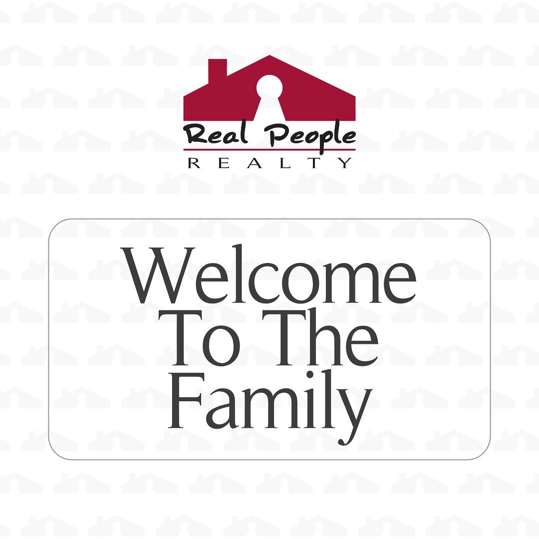 RealPeopleRE's tweet photo. 📣 We are beyond thrilled to welcome Marvin to the Real People Realty Family! 🎉

#RealPeopleRealty #RealEstate #EmployeeStory #RealEstateBrokers #realestatelife #realestategoals #residentialrealestate #RealtorLife #brokerlife #agentlife #business #Illinois https://t.co/gHEn8ILmDs