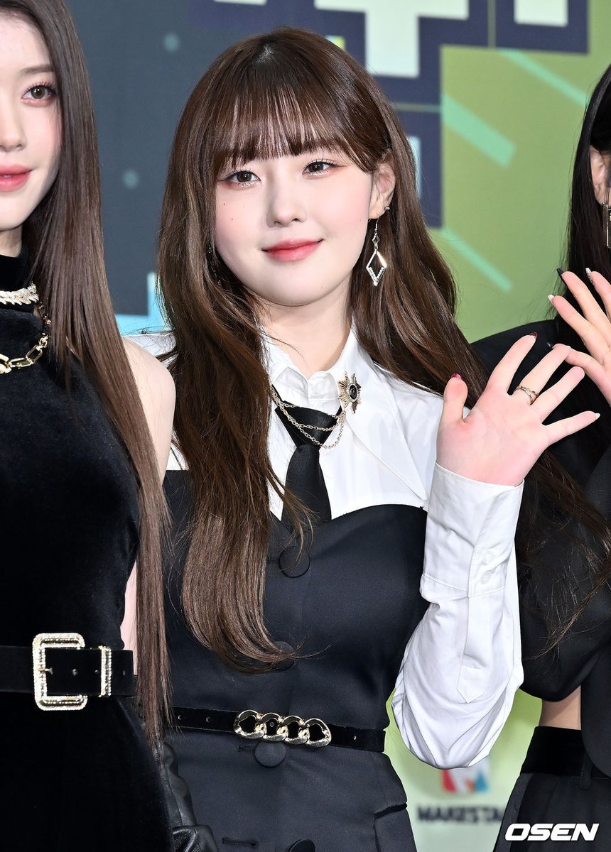 rwrforkep1's tweet photo. [221216] on KBS Gayo red carpet
#CHAEHYUN's entry article photos 📸
(4/4)

🔗https://t.co/r50BTEUVOe
🔗https://t.co/TcpBf2fCWL
🔗https://t.co/Ckf94t2lOw

#김채현 #KIM_CHAEHYUN #채현 #Chaehyun #케플러 #Kep1er https://t.co/VYOLF9iWzG