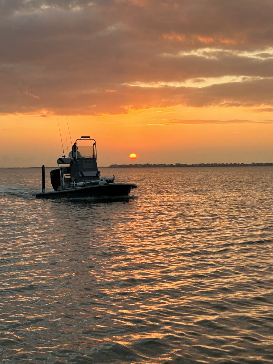 CCA_Texas's tweet image. 🎣 What better way to end a great day of fishing than with a beautiful Texas sunset...🎣

📍 St. Charles Bay, Texas

#JoinCCA