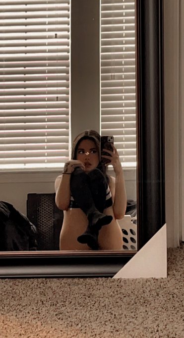 New videos are out on my onlyfans ☺️if u want the full videos lmk😜🖤🤍 https://t.co/JJB1ktffY5