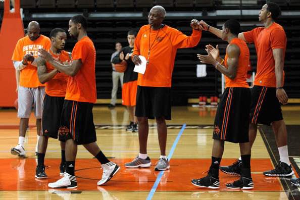 CameronBlackII's tweet photo. Rest in peace Louis Orr, he gave me the opportunity to receive a free education and play D1 basketball. He was a great mentor, father figure, and man of God. I wouldn’t be where I am today in life or my career without the opportunity he granted me. Prayers to the family! https://t.co/fcSv5aS1mZ