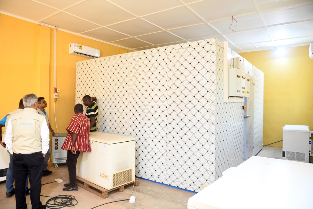 UNICEFGhana's tweet photo. More than 2 million residents of Ghana’s Northern Region will benefit from the newly-installed 𝐰𝐚𝐥𝐤 𝐢𝐧 𝐜𝐨𝐥𝐝 𝐫𝐨𝐨𝐦.

The cold room which includes a new power generator will ensure vaccines are kept safe for children &amp; families in the region.

#ForEveryChild, vaccines. https://t.co/TSpt2ZCLKa