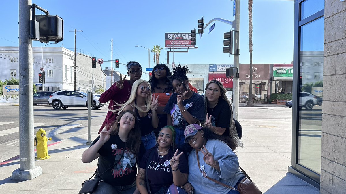 melaniemunie23's tweet image. My other #FirstFeature goes out to my @SisterWivesTM !! These girls are so fun and so sweet ❤️❤️ every moment with them is full of chaos 😂 I try to remember what my sister wives taught me every day #SaveFirstKill