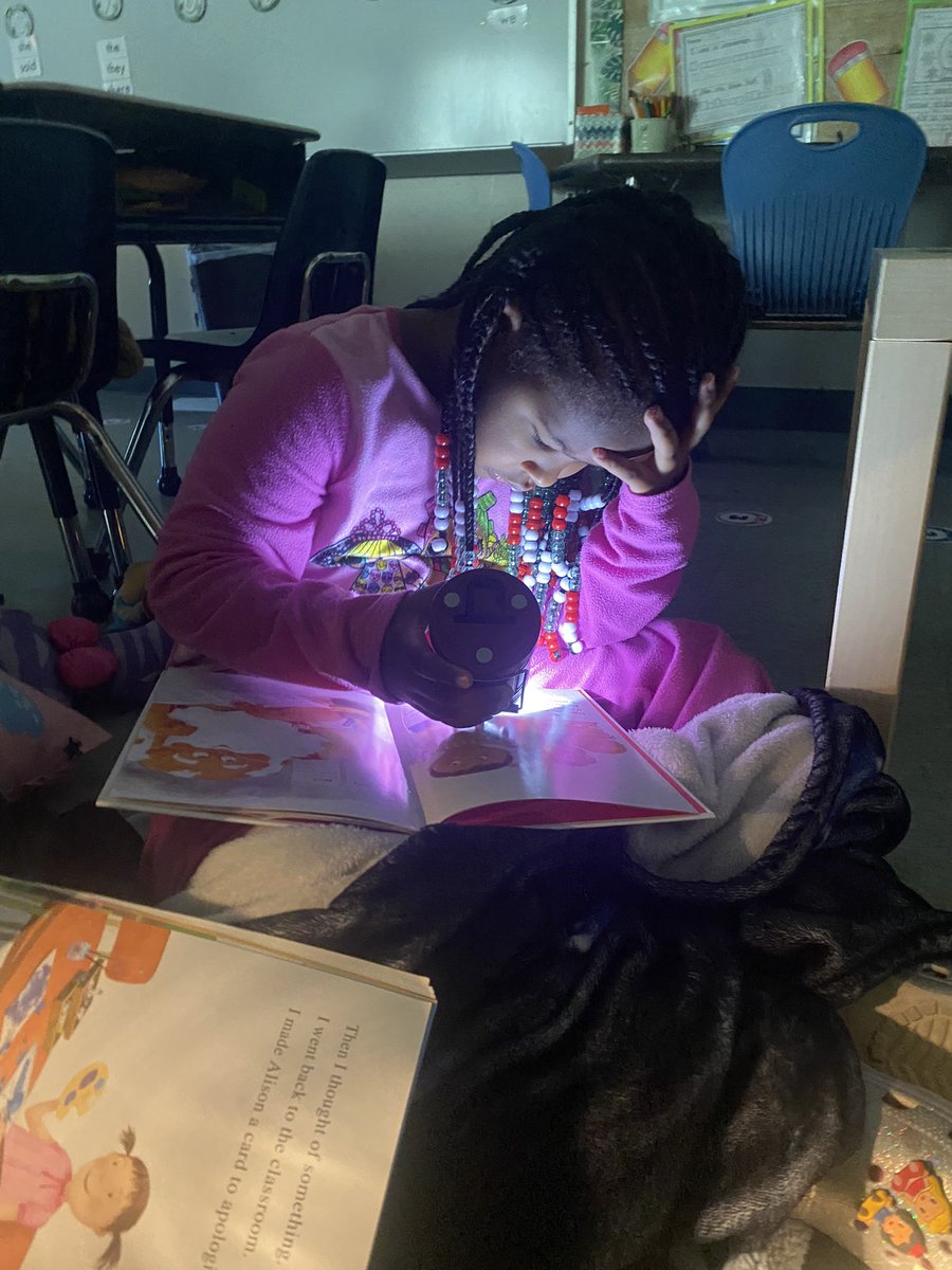 My students worked hard to earn Flashlight Friday! They got to snuggle up with a stuffed animal and read with their flashlights today 🔦 <a href="/AACountySchools/">AACPS</a>  #SolleySoars