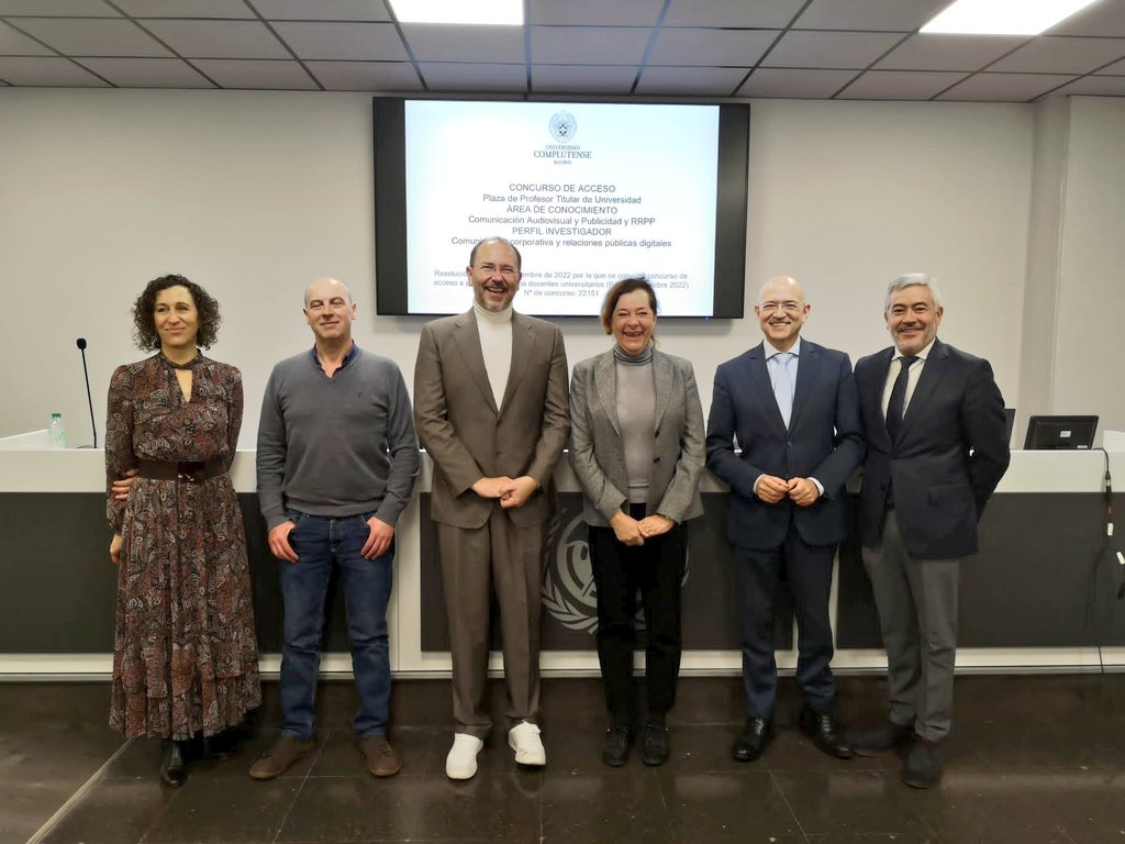 cristobalfdez's tweet photo. Desde hoy soy Profesor Titular de la @unicomplutense tras el concurso de acceso con el perfil investigador Comunicación Corporativa y Relaciones Públicas Digitales. Gracias al tribunal y a los asistentes por una sesión memorable, llena de humanismo tecnológico y cariño. https://t.co/q5Q3VJWXoL