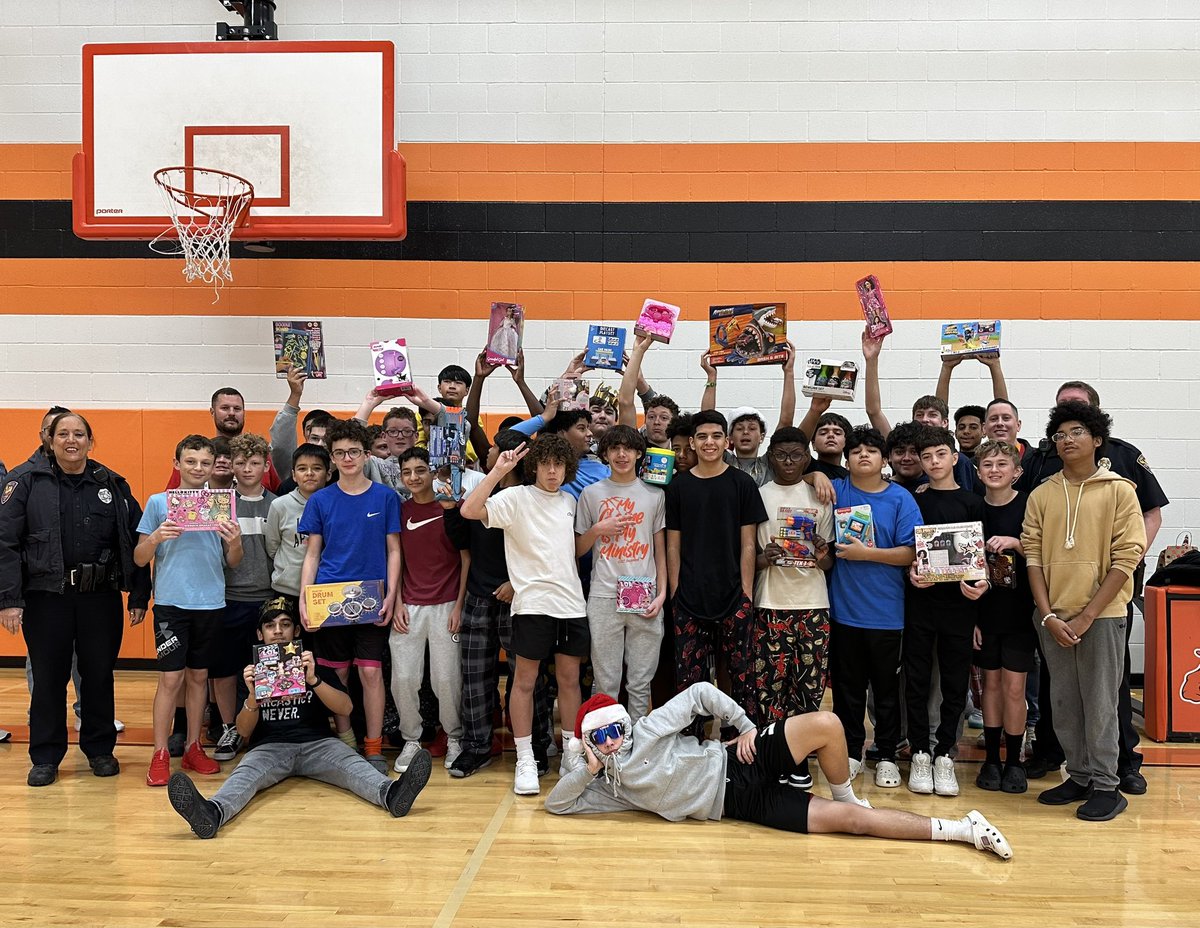 LPJathletics's tweet photo. Boys athletics got to make their toy donations to the LPPD Blue Santa program today. @Lpjhbullpups @LPISDAthletics @lpisd #ChooseLP https://t.co/JaKrtk1ekh