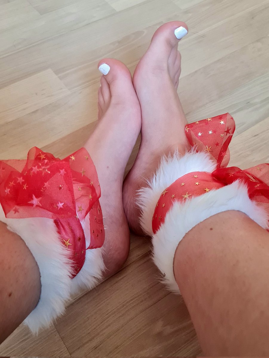 MerSexy_FP's tweet photo. Anyone want to gift me for christmas?
#feet #feetworship #feetselling #feetmodels #Christmas #feetpicsforsales #soles #toesandsoles #toes https://t.co/F8rZ7VeKQO