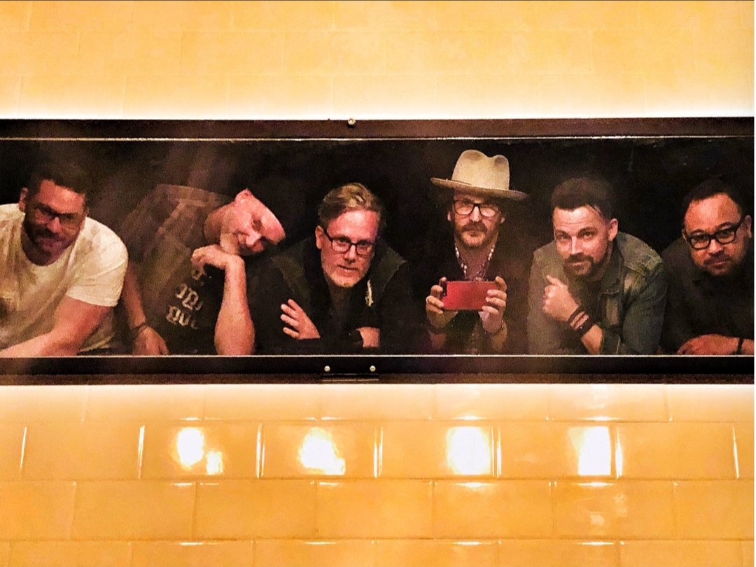 rsjrfanworld's tweet photo. With the news that three members of @LoudenSwain1 will be joining @dicksp8jr in @WinchestersOnCW episode 108, here's a look back to #SPNPITT 2018, where Rich staged an unsuccessful coup to replace @RobBenedict in the band.
#LoudenDick
#KnaveOfHearts
#TheWinchesters https://t.co/pJtVZltwVV
