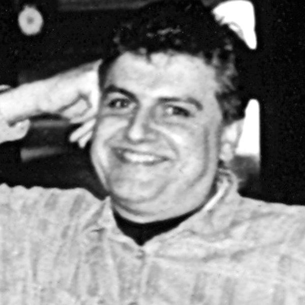 The Second City is sad to learn of the passing of alum Noah Gregoropoulos from cancer. 

He was 63. A legendary teacher of improv and coach…❤️