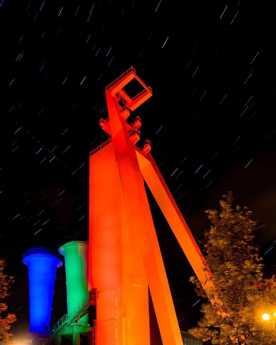 DerAltleher's tweet photo. Schlägel und Eisen 2/3
Viele öffentliche Gebäude sind aufgrund der Energiekrise derzeit leider nicht angeleuchtet. Perfekt um selber ein bisschen Licht und vor allem Farbe ins Dunkle zu bringen. https://t.co/PF8IZuFEFT