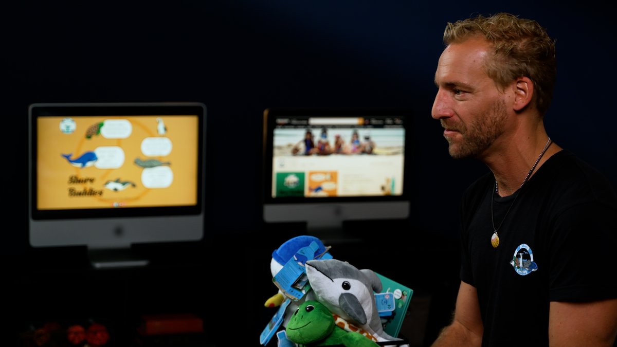 Sell_on_Amazon's tweet photo. Get a behind the scenes look at the first episode of our new series Small Business, Big Moments featuring @ShoreBuddies. Head to the blog to watch the full episode, and learn what inspired their founder to repurpose plastic into plush toys. https://t.co/7Gg1Kh8eJQ https://t.co/tluDoHGZVC