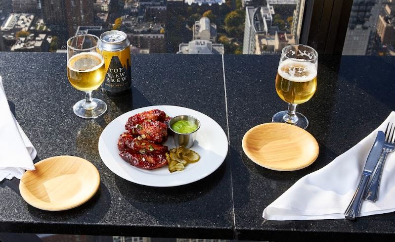 Introducing BBQ-Spiced Chicken Wings, an appetizer with a punch.

Try it out at The Signature Lounge® today!

signatureroom.com/lounge/lounge-…

📷: Brad Danner

#SignatureRoom #SignatureLounge #CelebrationEnvy #BestAppetizer #TallestBars #TallestRestaurants #ElevationEnvy  #CityViews