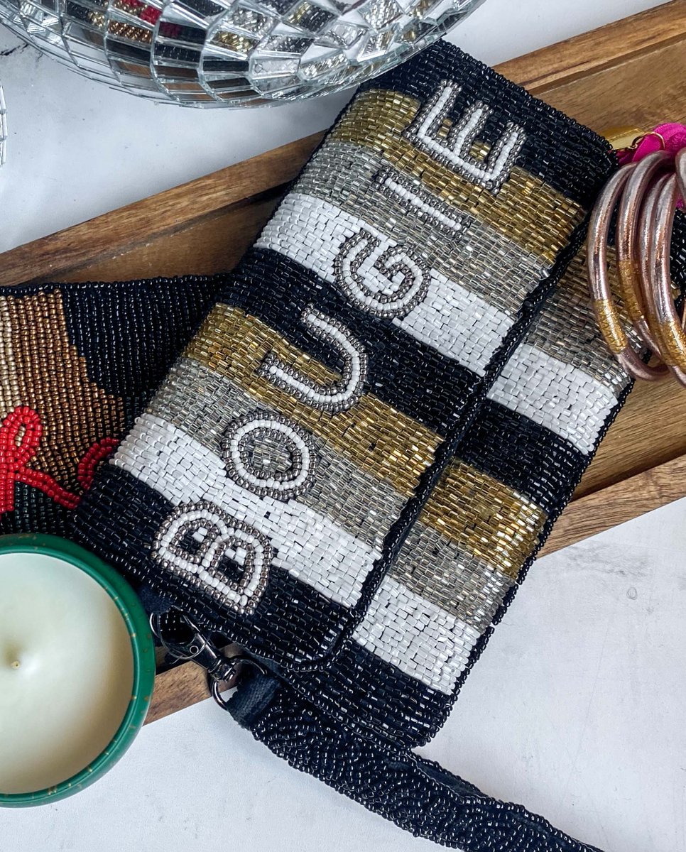 venture19_'s tweet photo. Whether you were naughty OR nice, you still deserve venture19! 😊 We have the perfect items for last-minute gifting. For the girl who loves to glam and for the girl who prefers to stay cozy, we have it all! Add to your cart before it's too late! https://t.co/jc5D3YKPNz