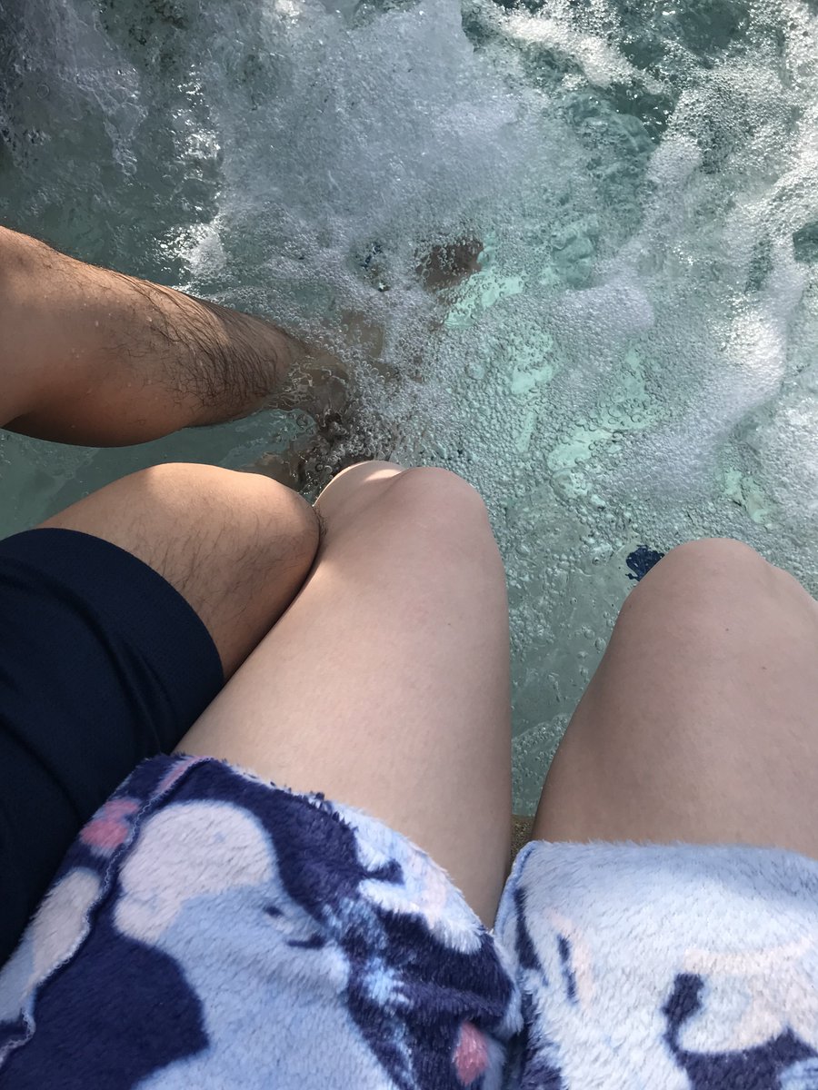 eipuru_'s tweet photo. Day 2! ✨ Morning hot tub in our pjs 🗿 there’s cute ducks outside of our airbnb 🥺 #FSIH https://t.co/B5dbkBYnJM