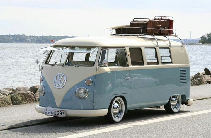 CamperFanPAGE's tweet photo. Classy cruising π #SplitscreenBus #VolkswagenBus #VWBusLove https://t.co/7W3mHUNe0y