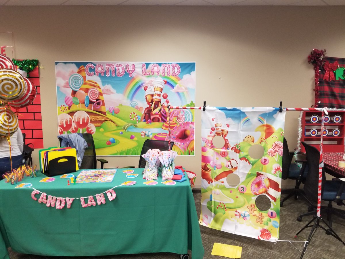DDSOorg's tweet photo. 10 more days 'til Christmas! 🎅 Here are some pictures from @AltaCal_RC  Santa Day, where DDSO passed out over 300 free goodie bags! Thanks to everyone who stopped by! 🎁🎀 https://t.co/fCUDjRKMZd