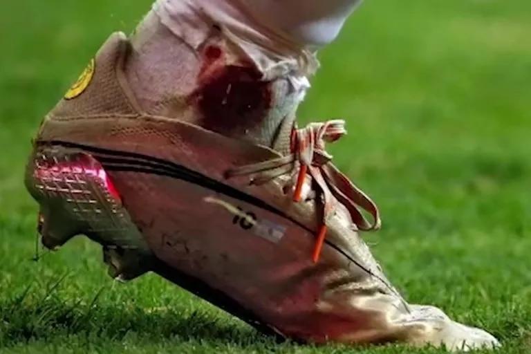 LANACION's tweet photo. El emotivo video de Lionel Messi y la selección argentina que es furor en las redes: “El domingo cueste lo que cueste” https://t.co/H9JzN6t5BV https://t.co/GvqPPZgtUi