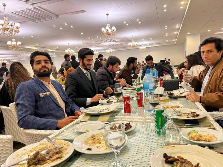 WaqasMengalOff's tweet photo. کمانڈر 12 کور کی جانب سے کویٹہ کلب میں دعوت کا اہتمام
۔
#engrwaqasmengal #BalochistanStars #Core12 #QuettaClub #NWB #nsw #youthactivities https://t.co/77U8LVdgWB