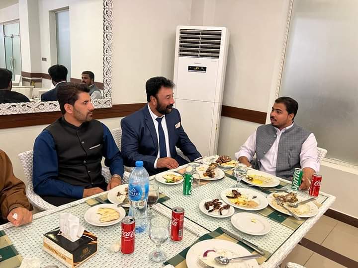 WaqasMengalOff's tweet photo. کمانڈر 12 کور کی جانب سے کویٹہ کلب میں دعوت کا اہتمام
۔
#engrwaqasmengal #BalochistanStars #Core12 #QuettaClub #NWB #nsw #youthactivities https://t.co/77U8LVdgWB