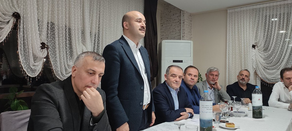 Eğitim Bir Sen Zonguldak 1 Nolu Şube başkanlığı olarak, şube başkanımız Kamuran AŞKAR başkanlığında il divan kurulumuzu gerçekleştirdik. İlçe temsilciliklerimize yetki belgelerini takdim ettik. Hayırlı uğurlu olsun.