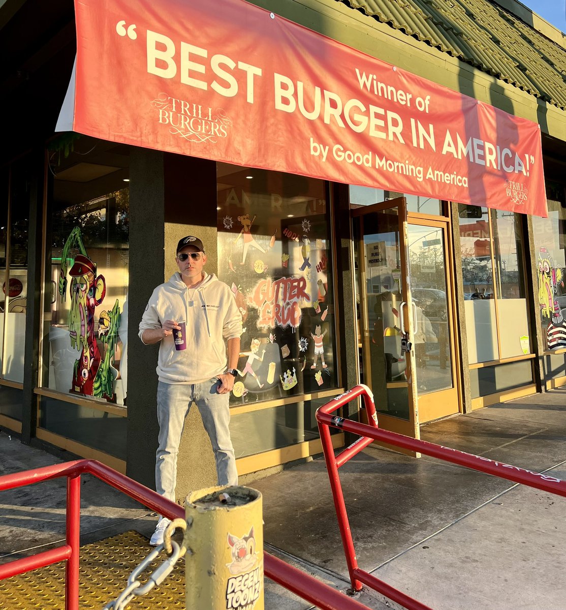 Monthly <a href="/BorednHungry/">Bored & Hungry | Home of America's Best Burger</a> x <a href="/FoodFightersU/">Food Fighters Universe</a> burger run. <a href="/BoredApeYC/">Bored Ape Yacht Club 🍌</a> 😋