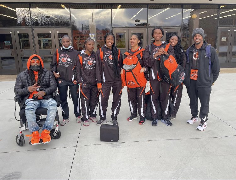 The Lady Clippers ready for the 2nd <a href="/DVGTCA1/">DVGTCA</a> Meet at <a href="/AlverniaU/">Alvernia University</a> with coaches <a href="/Shake_da_kidd/">Shake</a> &amp; <a href="/DJSEIF/">Da WhistleMan</a>