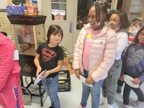 We celebrated House Otaria (Walnut Hill) and House Confianza (Lakemont) for collecting the most can foods and non-perishable items during our can drive. Together they raised over 1,000 items‼️ 👏🏽👏🏽 Well deserved #movieday #popcorn #deliciousfood #funtimes #teamwork