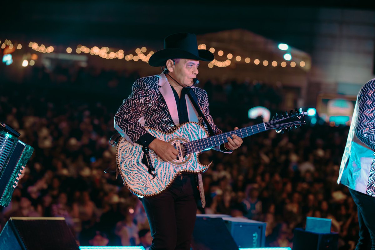 NortexFestival's tweet photo. ¡El baile con @LosTigrillos1 en #Nortex2022 fue de otro nivel! 🔥 ¿Cual fue la canción que más disfrutaron vaqueros? 💃

#YoSoyNortex https://t.co/dwmnQmncrr