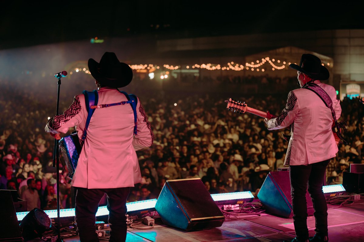 NortexFestival's tweet photo. ¡El baile con @LosTigrillos1 en #Nortex2022 fue de otro nivel! 🔥 ¿Cual fue la canción que más disfrutaron vaqueros? 💃

#YoSoyNortex https://t.co/dwmnQmncrr