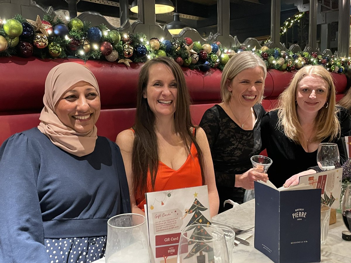 LinzyWolloff's tweet photo. The best team at Christmas 🎄 and all through the year  🙌🏻 @CersResearch @pulm_rehabUHL @cardiacrehabuhl @UoLRespSci https://t.co/TCgUMzQDYP