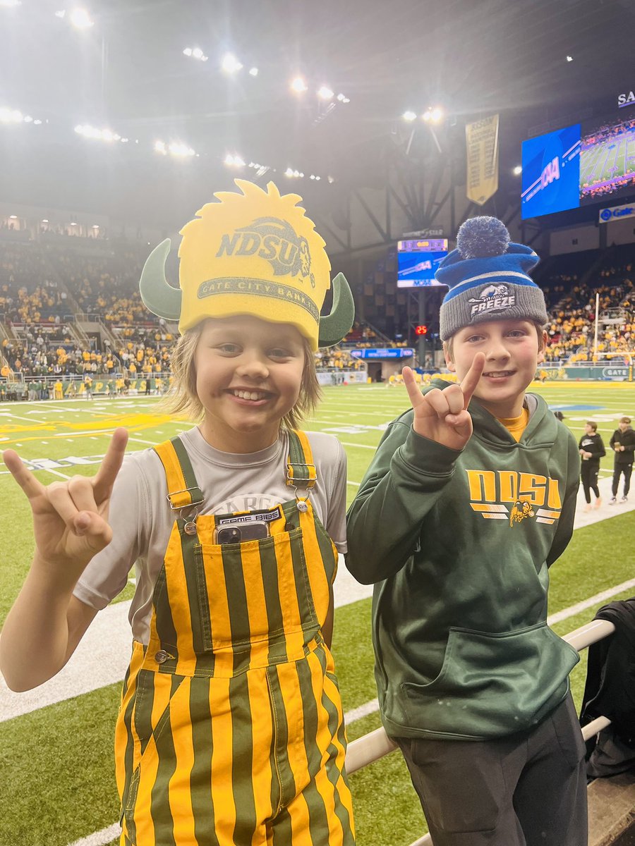 JPetersonKlein's tweet photo. #scheelsgameday https://t.co/TFHX7bzHP6