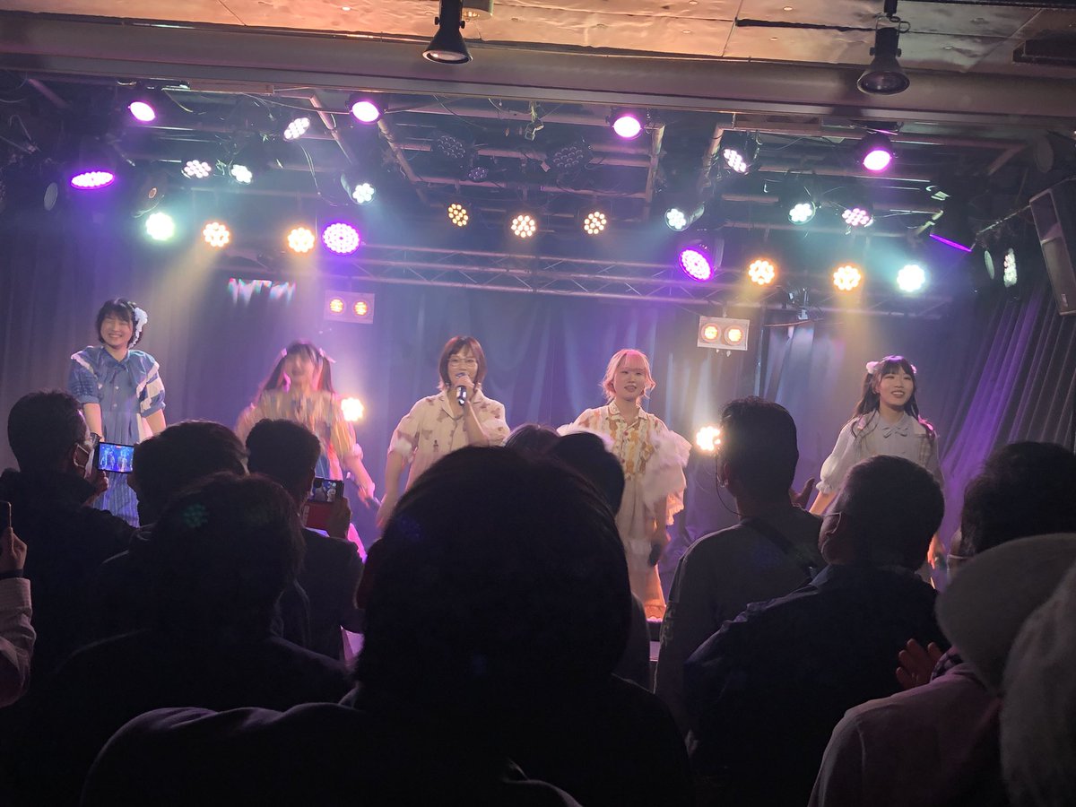 TakuroWatanabe1's tweet photo. 5人のre:miaw、声も歌い方も皆違うけど、とても良い曲達と相まって絶妙にバランスが良いし、楽しい。
桐生ちありさんと椋本真叶さんもソロ活動があるのでそれ程寂しくはないけど5人体制はこれが最後かと思うと感慨深い。
卒業を祝うゲストもとても豪華。
#PCC18 https://t.co/Df5oMEAHwP