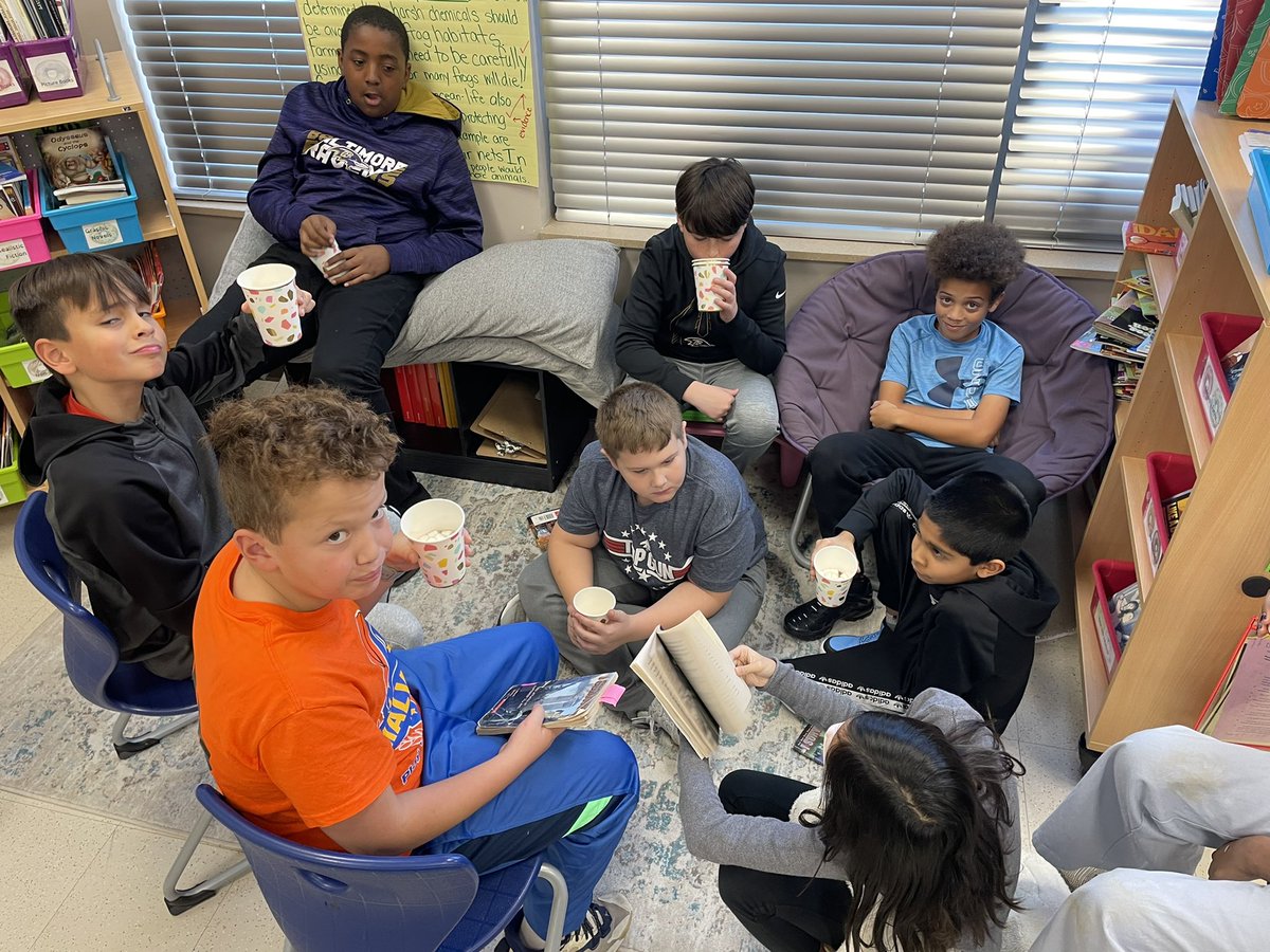 Wrapping up the last round of informational book club talks with some well deserved hot cocoa! ☕️ @BCPS_ELA #BCPSMyView @HoneygoElem