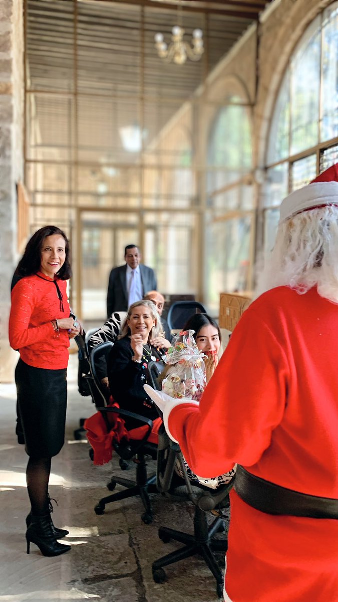 FDCSUMICH's tweet photo. ¡#Santa ya hizo parada en nuestra casa de estudios y regaló muchas sonrisas! 🎅🏽🎄🦉 https://t.co/FDefyAoElT