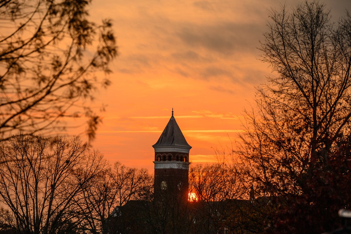 ClemsonUniv's tweet photo. The sun sets as the Fall semester comes to a close. 🧡 https://t.co/7kZ43Dguxw
